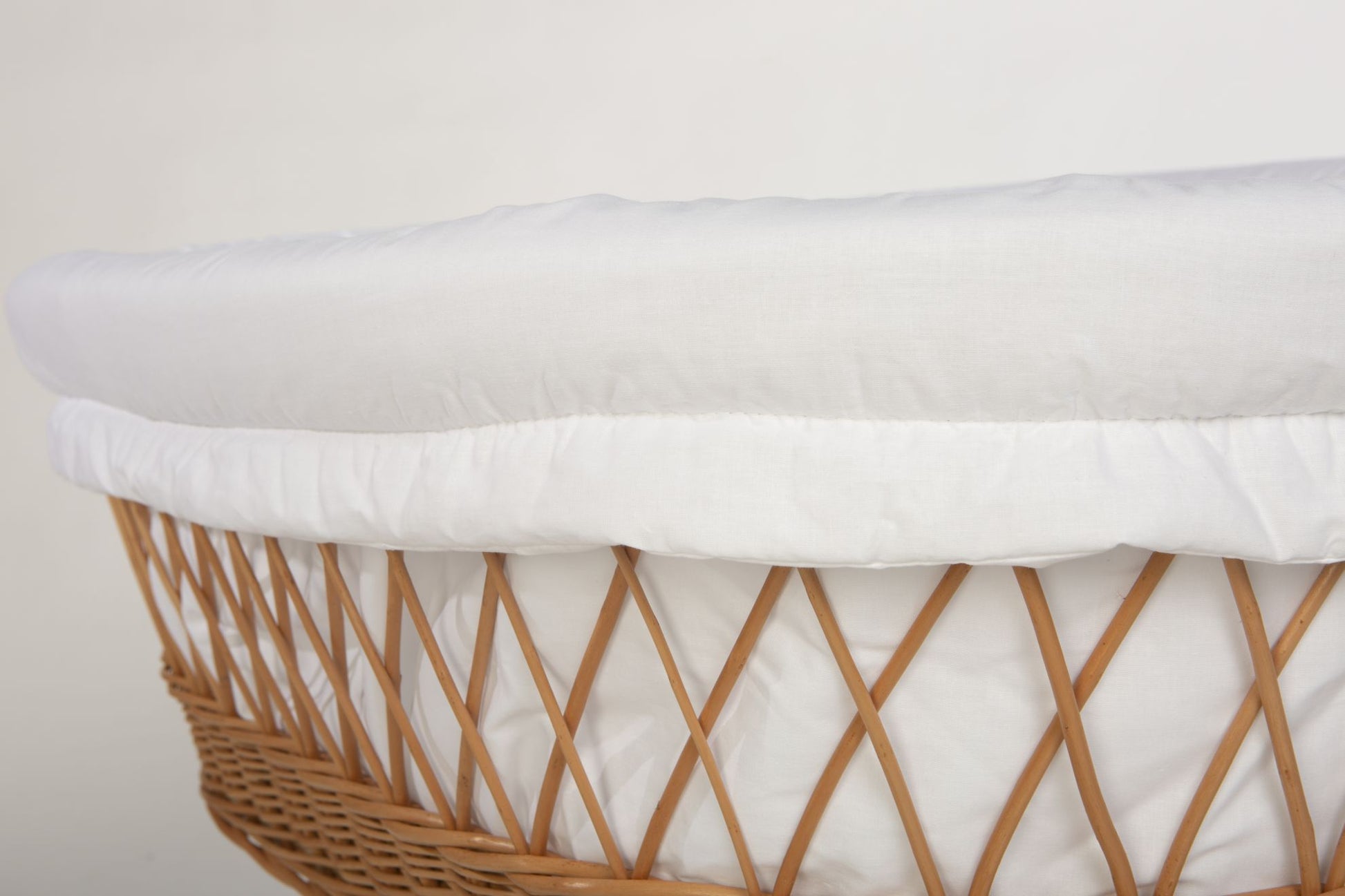 Cream cotton padded liner for wicker Stubenwagen with soft ruffled edges. - Mionido - Stubenwagenpolster (Baumwolle)