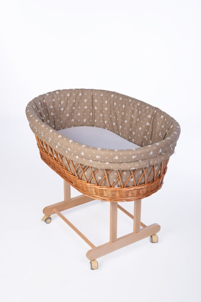 Wicker Stubenwagen with beige cotton padded liner featuring white polka dots and a fitted mattress. - Mionido - Stubenwagenpolster (Baumwolle)