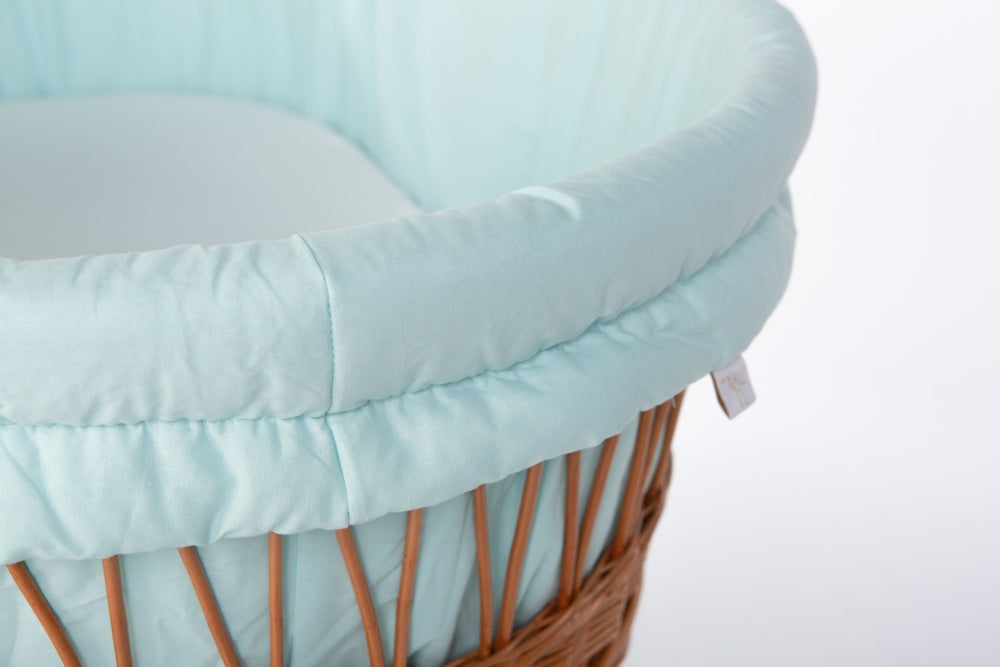 Light blue cotton fabric bumper padding for Stubenwagen with soft quilting and cushioned edge. - Mionido - Stubenwagenpolster (Baumwolle)