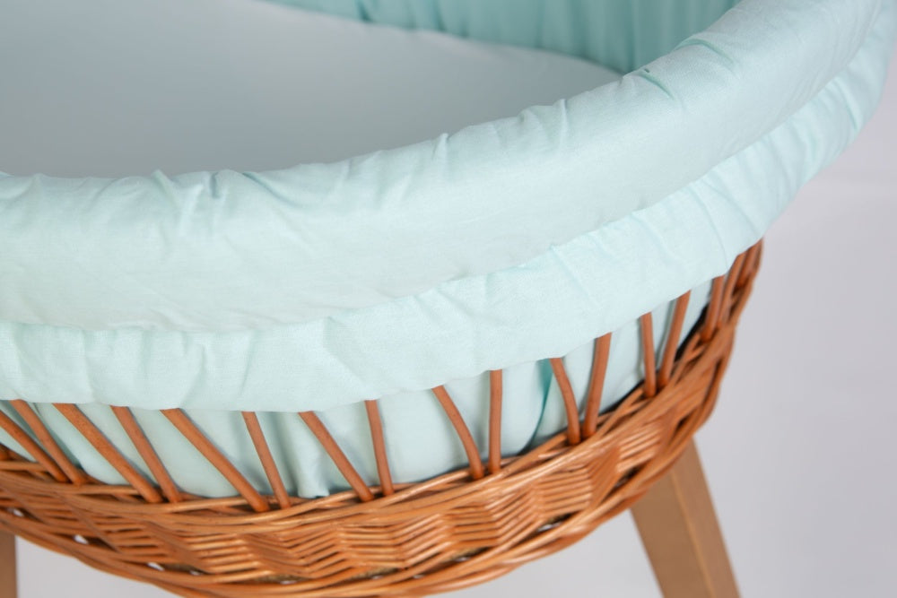 Cream cotton padded liner for Stubenwagen with quilted detailing on wicker bassinet edge. - Mionido - Stubenwagenpolster (Baumwolle)