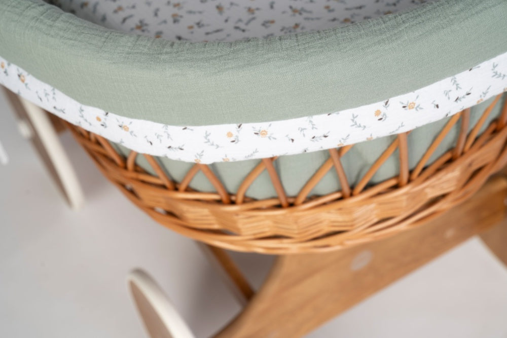 Natural wicker Stubenwagen with soft eucalyptus green mattress and floral muslin lining trim. - Mionido - Bollerwagen Tony (natur)