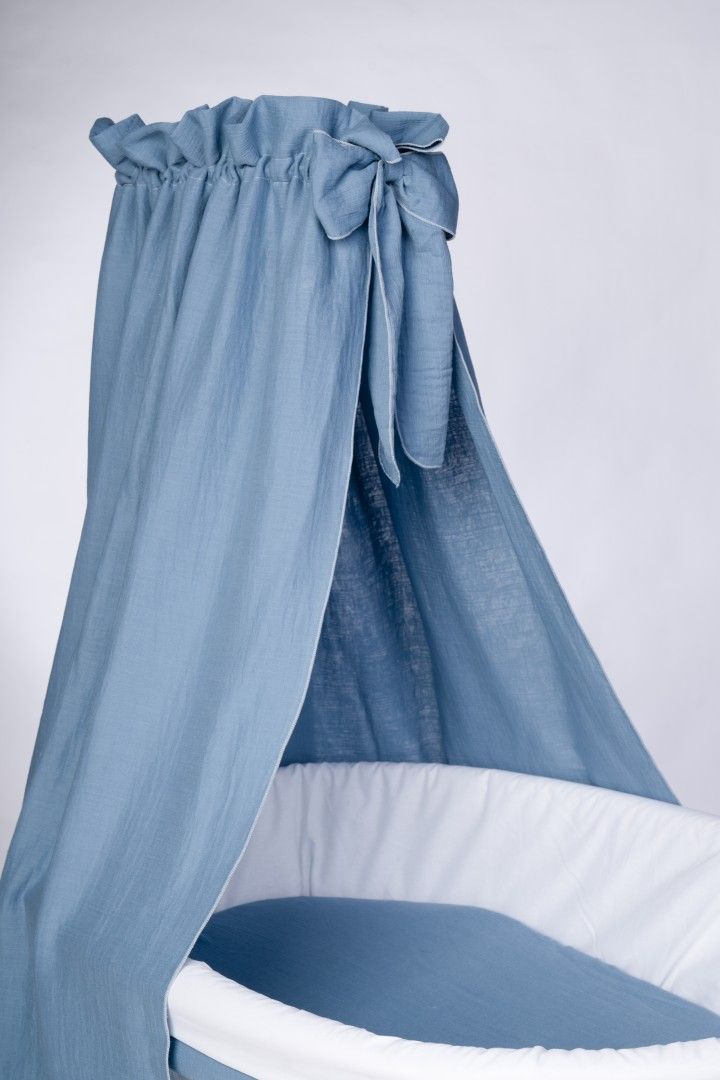Blue fabric Stubenwagen canopy with tied decorative bows and matching bedding interior. - Mionido - Bollerwagen Tony (natur)
