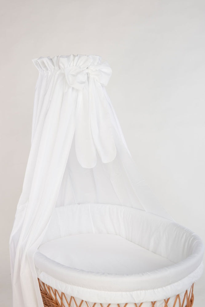 White Stubenwagen Maxi with sheer canopy and padded cushion in natural wicker frame. - Mionido - Stubenwagen Maxi (natur)