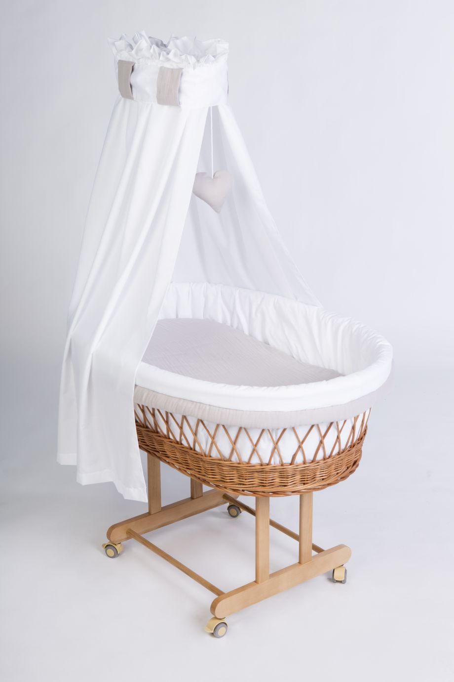 Natural wicker Stubenwagen Maxi with white mattress and white canopy drape. - Mionido - Stubenwagen Maxi (natur)