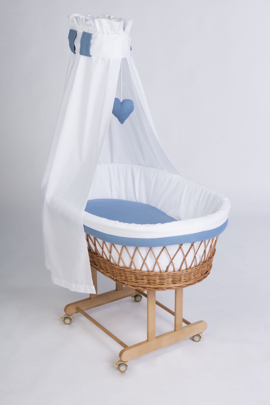 Natural wicker Stubenwagen with white canopy and blue heart accents, blue mattress liner. - Mionido - Stubenwagen Maxi (natur)