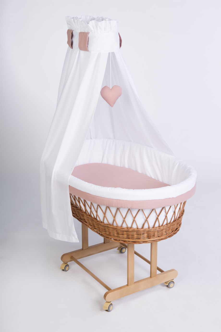 Natural wicker Stubenwagen with white canopy and pink heart accent on sheer fabric. - Mionido - Stubenwagen Maxi (natur)