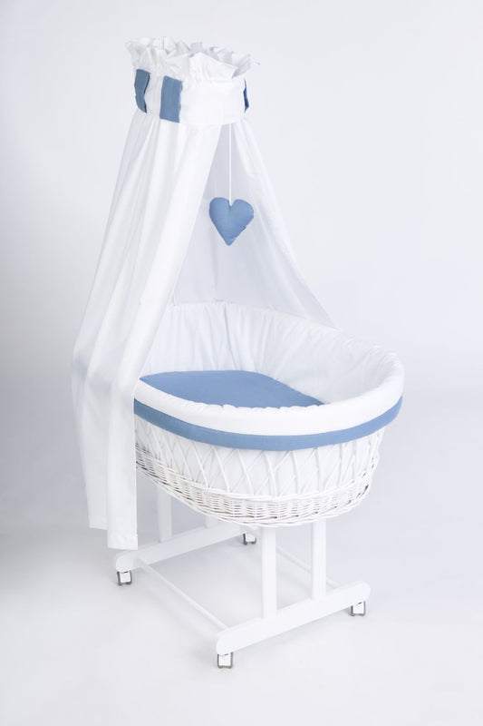 White Stubenwagen Maxi with blue heart applique and matching blue mattress under sheer white canopy. - Mionido - Stubenwagen Maxi (weiß)