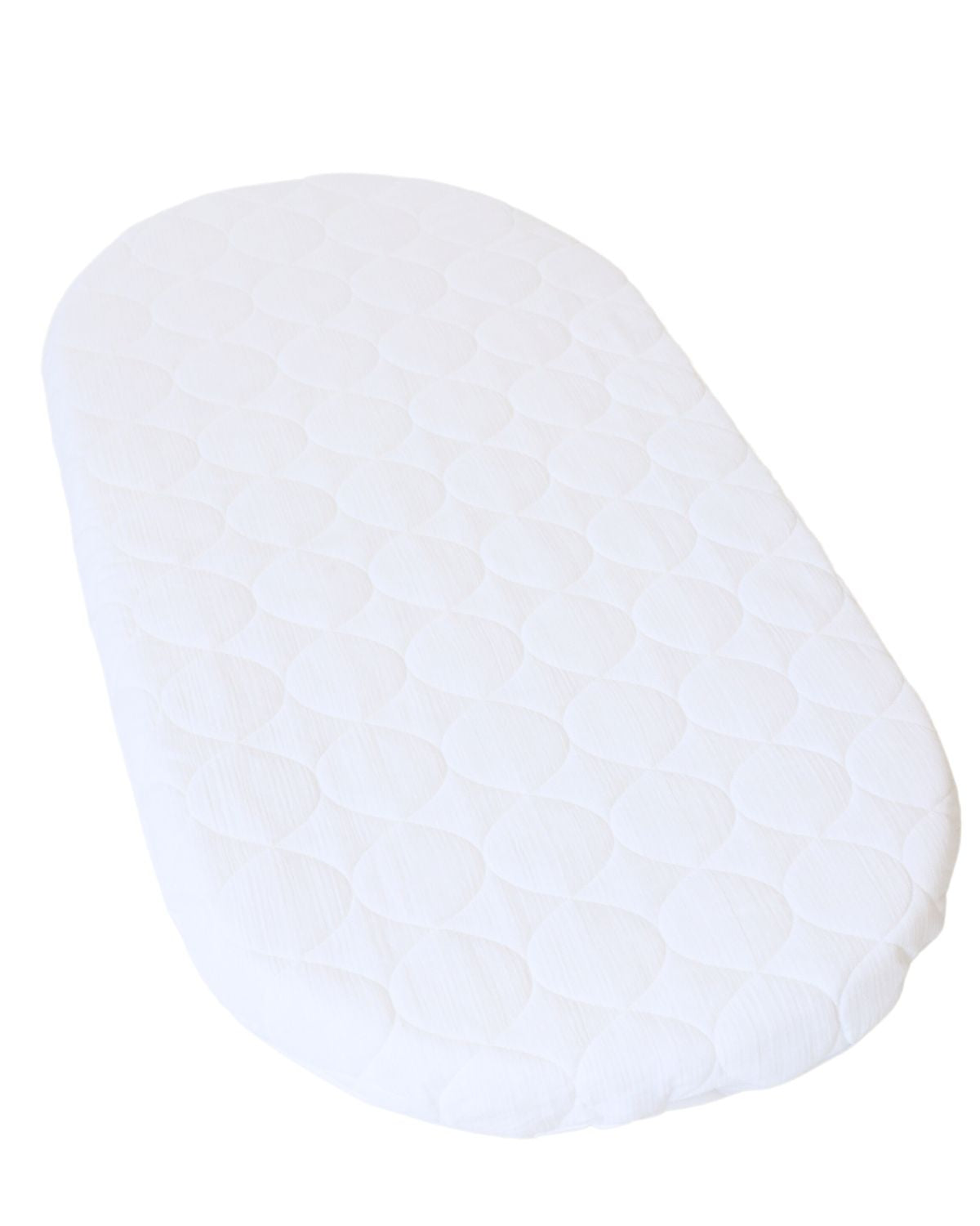 White oval baby foam mattress with quilted muslin cover for Stubenwagen. - Mionido - Baby-Schumkernmatratzemit Musselinbezug